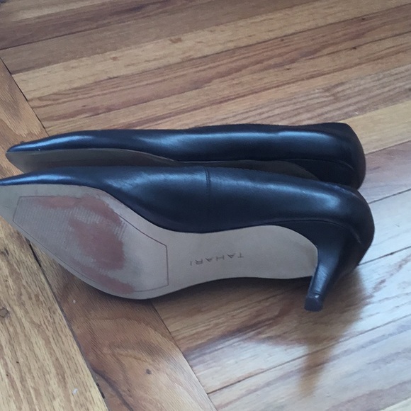 Tahari Black Pump - Picture 4 of 4